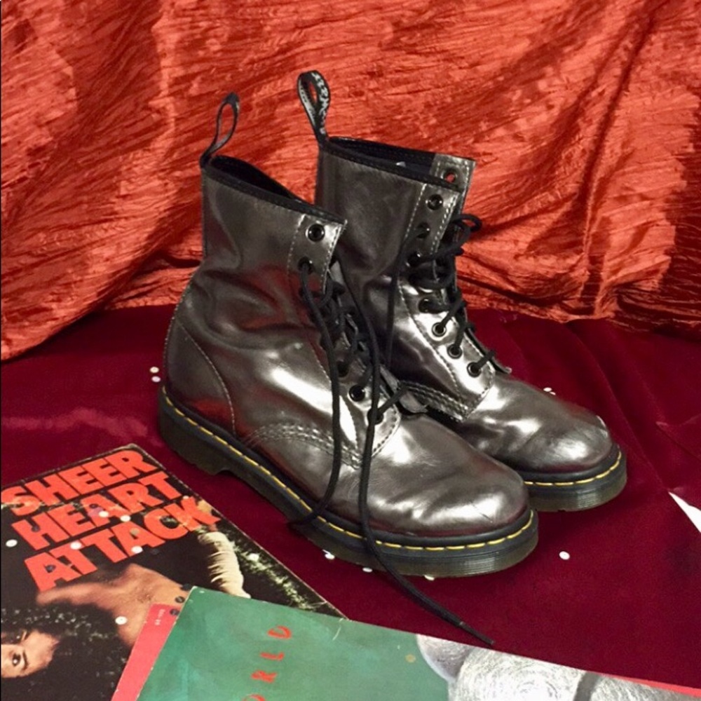 METALLIC DR MARTENS